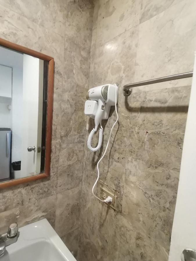 마카티 Warm Makati 아파트 호텔 외부 사진